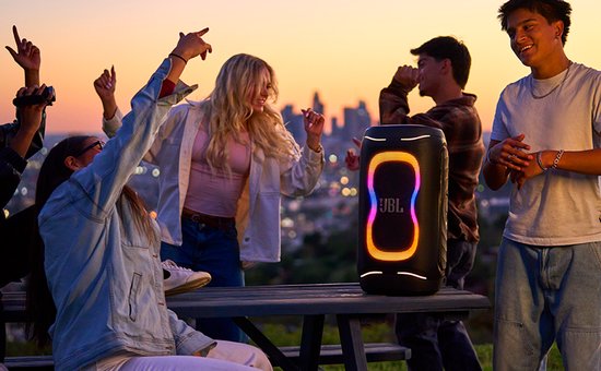 JBL PartyBox 130 - NIEUW - Draadloze Bluetooth Party Speaker - Opvouwbare Handgreep - Spatwaterdicht - LED verlichting - 15 uur - Wit
