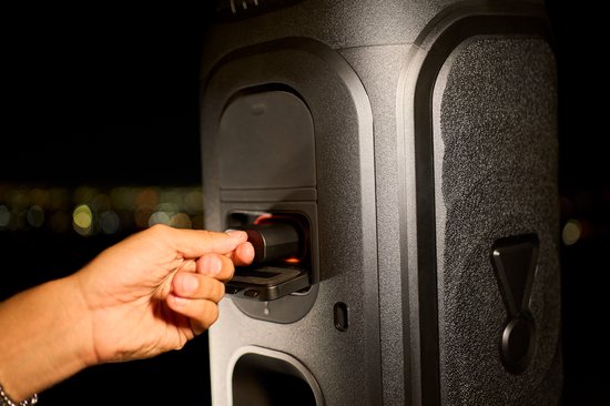 JBL PartyBox 130 - NIEUW - Draadloze Bluetooth Party Speaker - Opvouwbare Handgreep - Spatwaterdicht - LED verlichting - 15 uur - Zwart