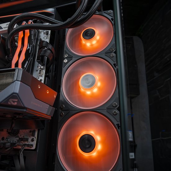 FlowUP Revenger - Gaming PC - AMD Ryzen 7 7800X3D - AMD RX 9070 XT 16GB - 32GB DDR5 RAM - 1TB - Waterkoeling