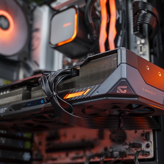 FlowUP Revenger - Gaming PC - AMD Ryzen 7 7800X3D - AMD RX 9070 XT 16GB - 32GB DDR5 RAM - 1TB - Waterkoeling