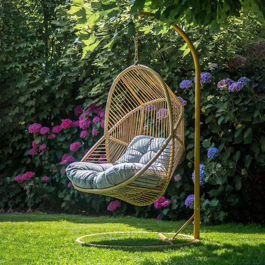 Ogarden Hangstoel Havana– Egg Chair met Bruin Standaard – Grijs Kussen – Voor Binnen & Buiten