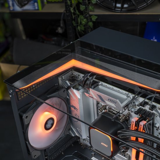 FlowUP Revenger - Gaming PC - AMD Ryzen 7 7800X3D - AMD RX 9070 XT 16GB - 32GB DDR5 RAM - 1TB - Waterkoeling