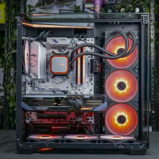 FlowUP Revenger - Gaming PC - AMD Ryzen 7 7800X3D - AMD RX 9070 XT 16GB - 32GB DDR5 RAM - 1TB - Waterkoeling